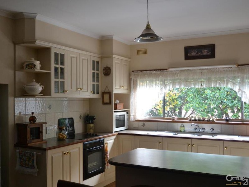 132 Railway Road, Rochester VIC 3561