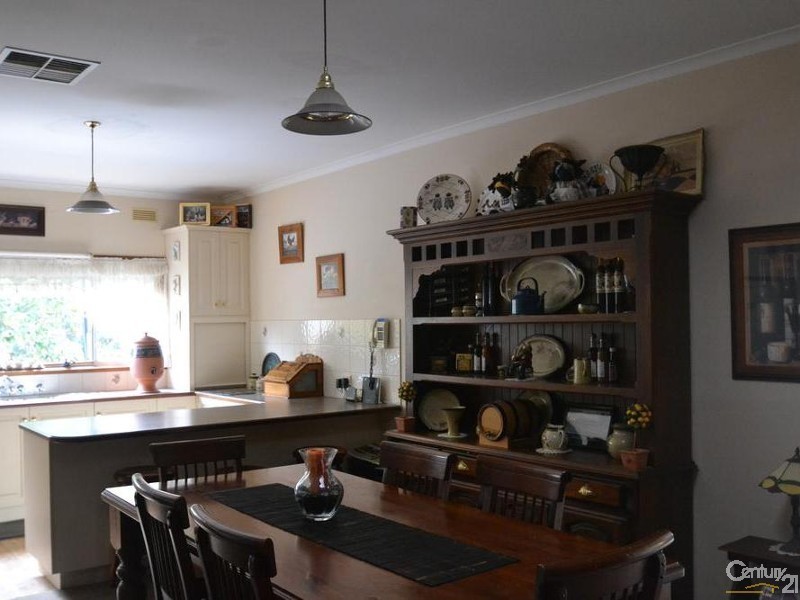 132 Railway Road, Rochester VIC 3561