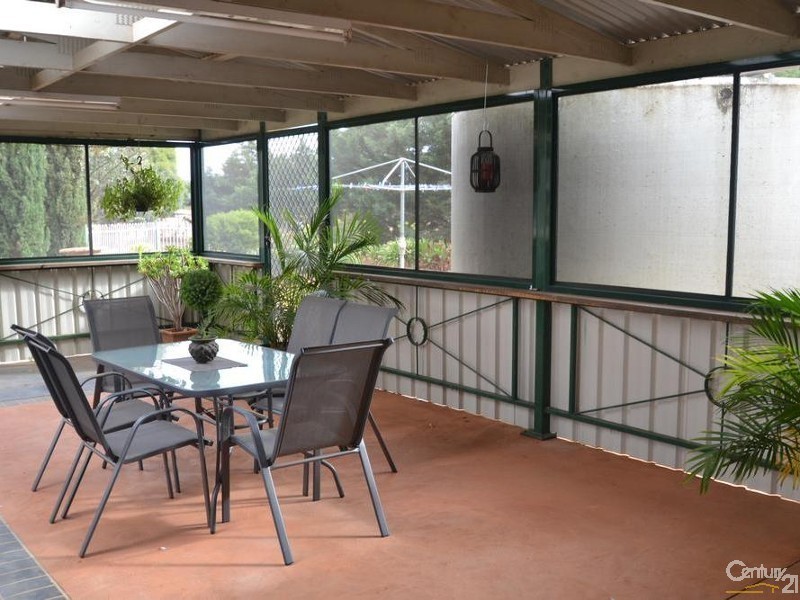 132 Railway Road, Rochester VIC 3561