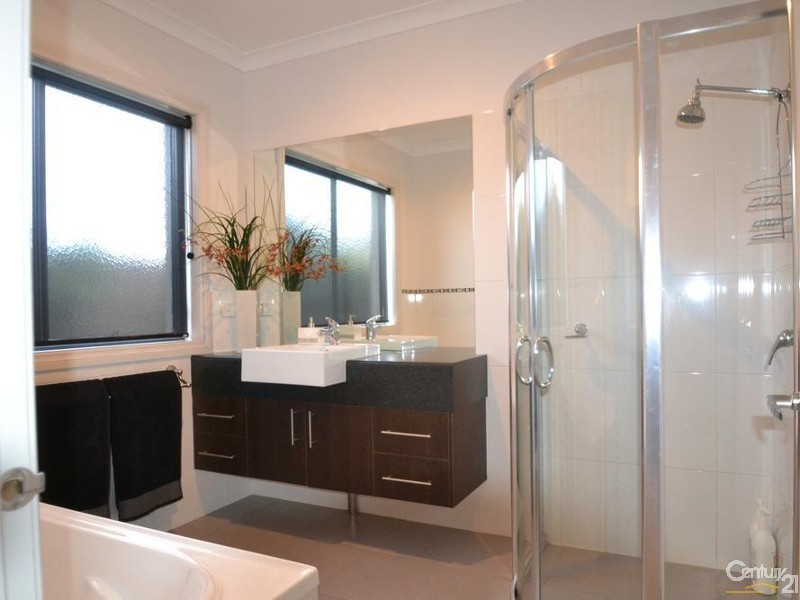 10 Queen Street, Rochester VIC 3561