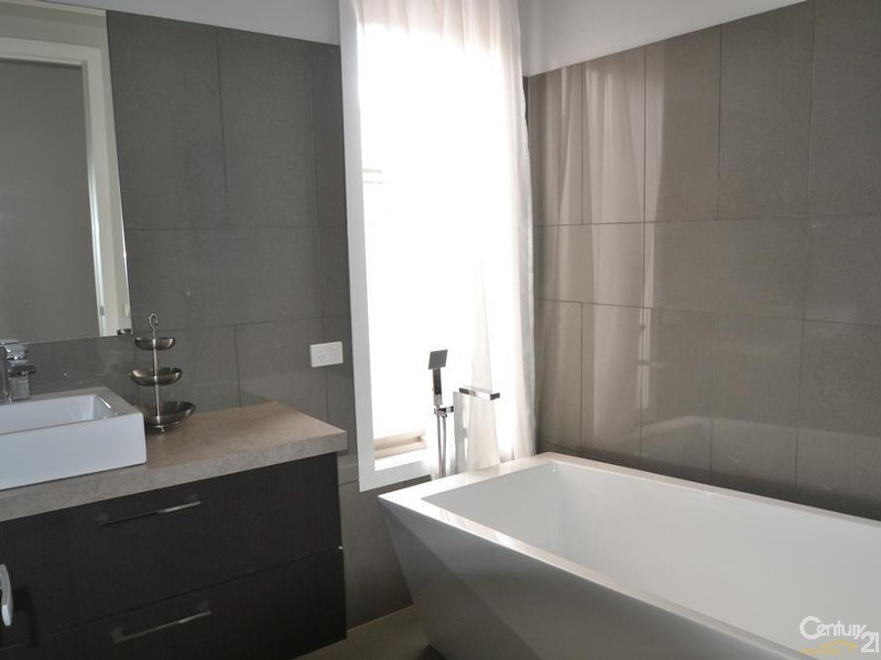 8 Forfar Drive, Moama NSW 2731