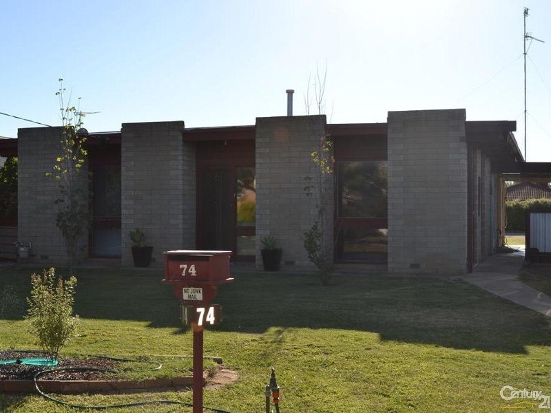 74  Crossen Street, Echuca VIC 3564