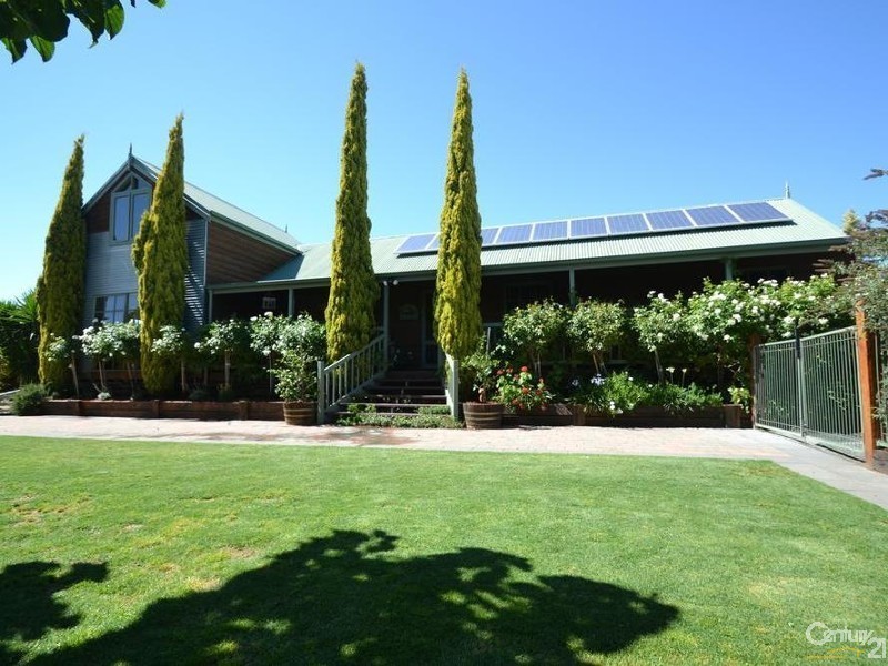 168 Bowen Street, Echuca VIC 3564