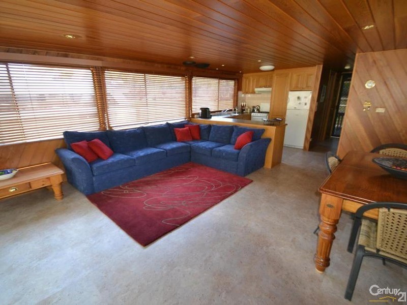 Wine Down Houseboat @ VIC Park Boat Ramp Mooring, Echuca VIC 3564