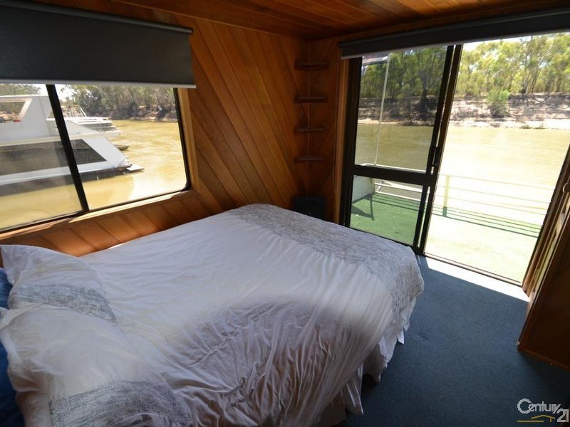 Wine Down Houseboat @ VIC Park Boat Ramp Mooring, Echuca VIC 3564