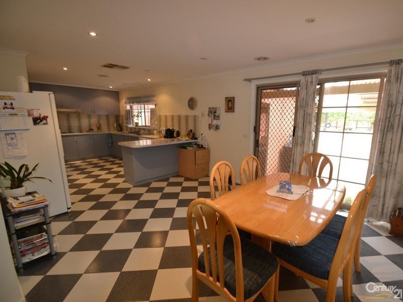 13 Lawrence Street, Mathoura NSW 2710