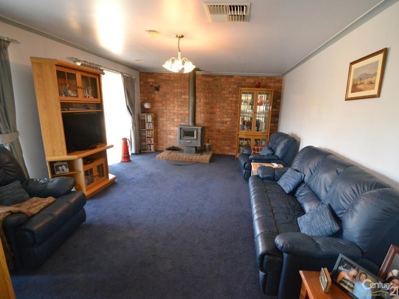 13 Lawrence Street, Mathoura NSW 2710