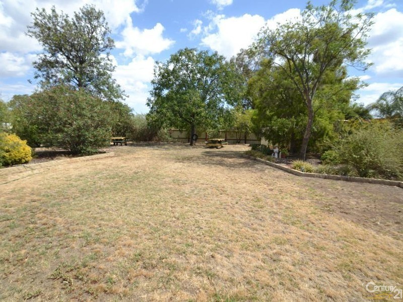 13 Lawrence Street, Mathoura NSW 2710