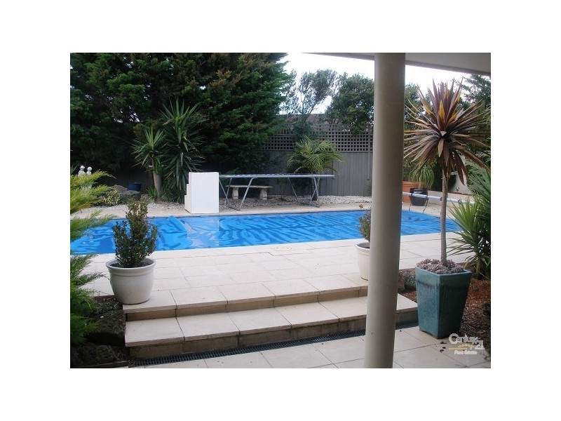 2 The Close, Somerville VIC 3912