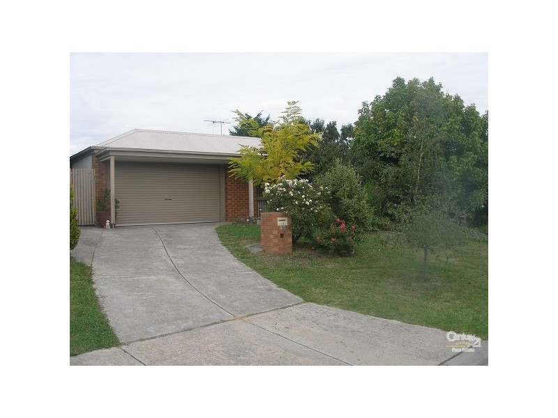 24 Clairmont Close, Somerville VIC 3912
