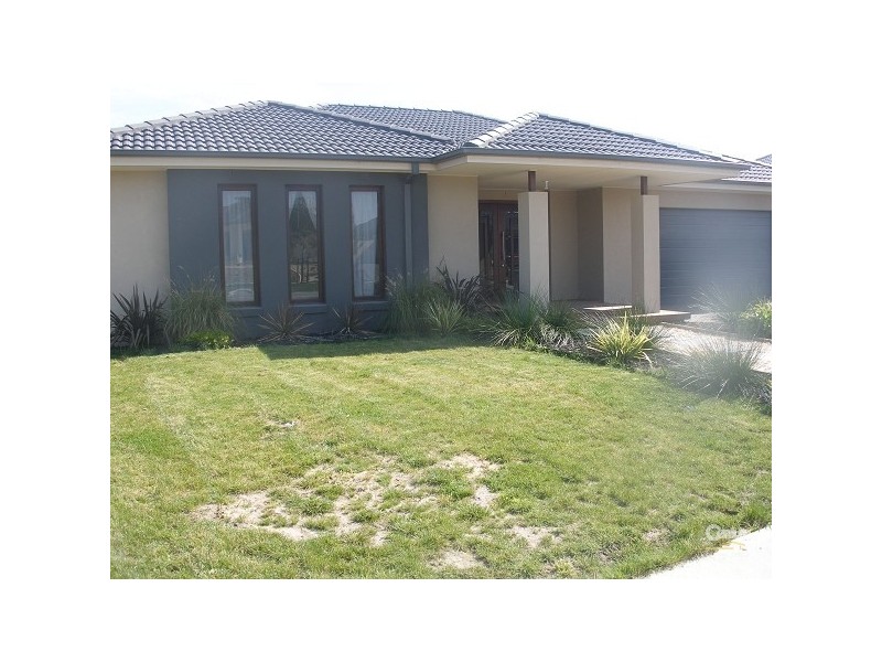 185 Settlers Run, Cranbourne South VIC 3977