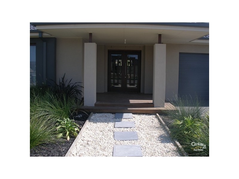 185 Settlers Run, Cranbourne South VIC 3977