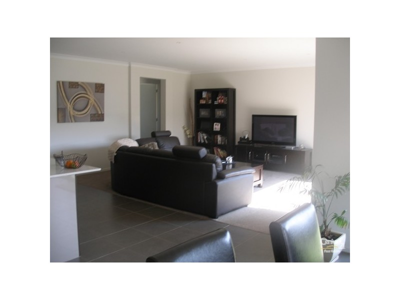 185 Settlers Run, Cranbourne South VIC 3977