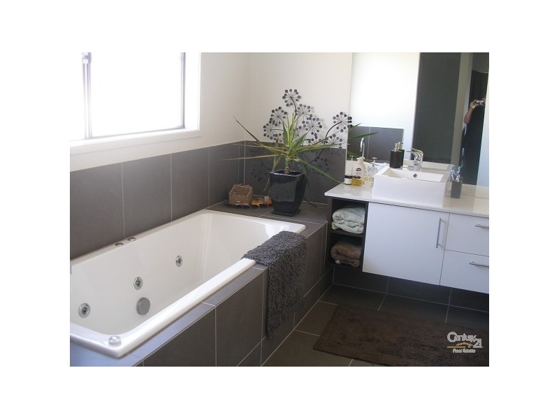 185 Settlers Run, Cranbourne South VIC 3977