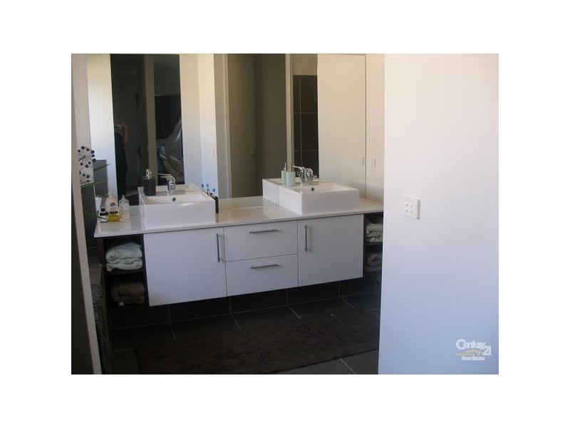 185 Settlers Run, Cranbourne South VIC 3977