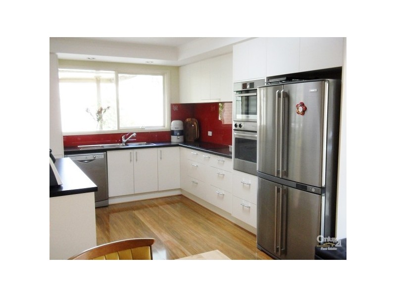 30 McCulloch Ave, Seaford VIC 3198