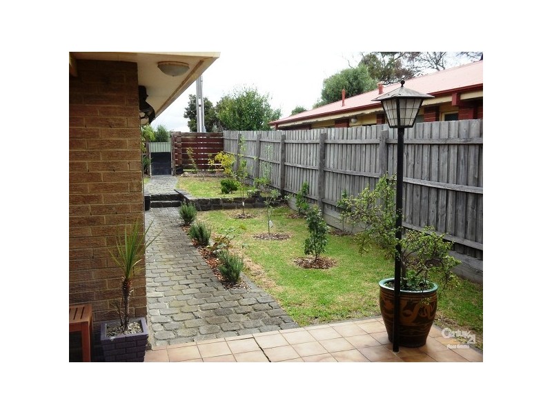 30 McCulloch Ave, Seaford VIC 3198