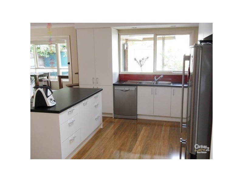 30 McCulloch Ave, Seaford VIC 3198