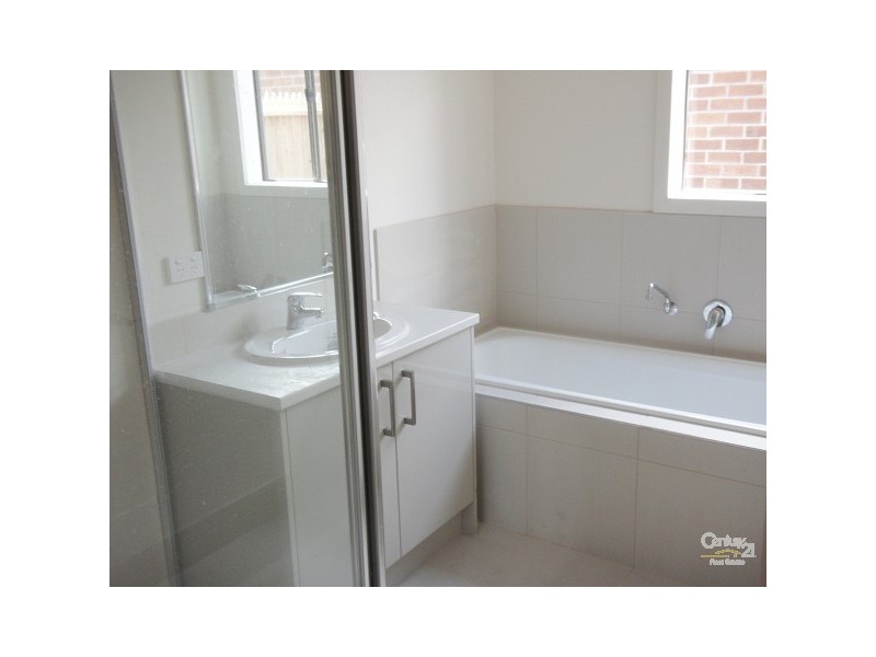 8/5 Serra Close, Langwarrin VIC 3910