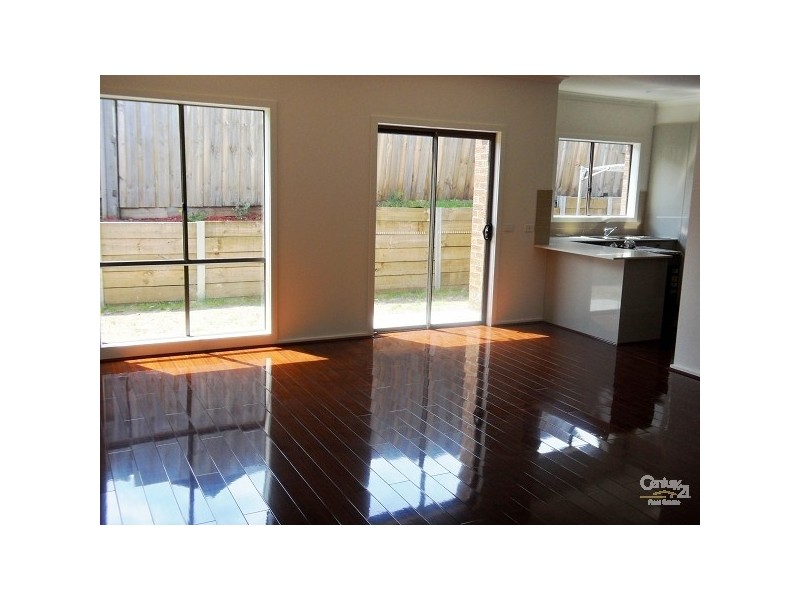 8/5 Serra Close, Langwarrin VIC 3910