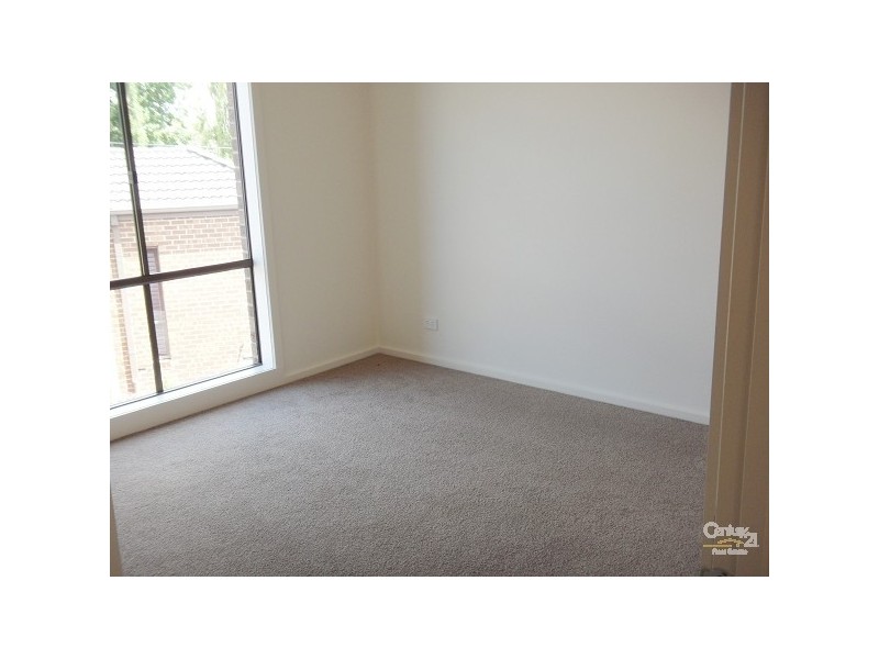 8/5 Serra Close, Langwarrin VIC 3910