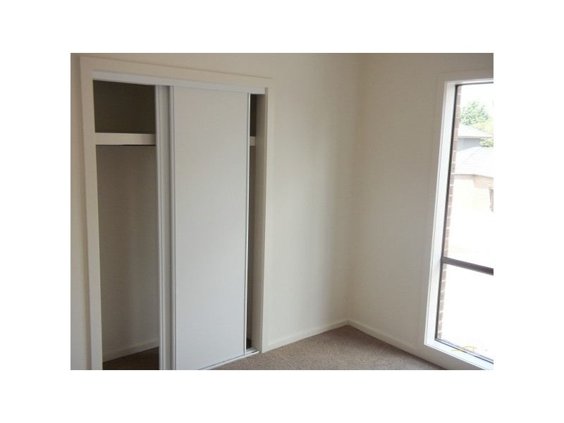 8/5 Serra Close, Langwarrin VIC 3910