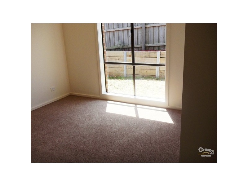 8/5 Serra Close, Langwarrin VIC 3910