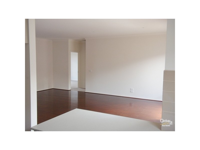 8/5 Serra Close, Langwarrin VIC 3910