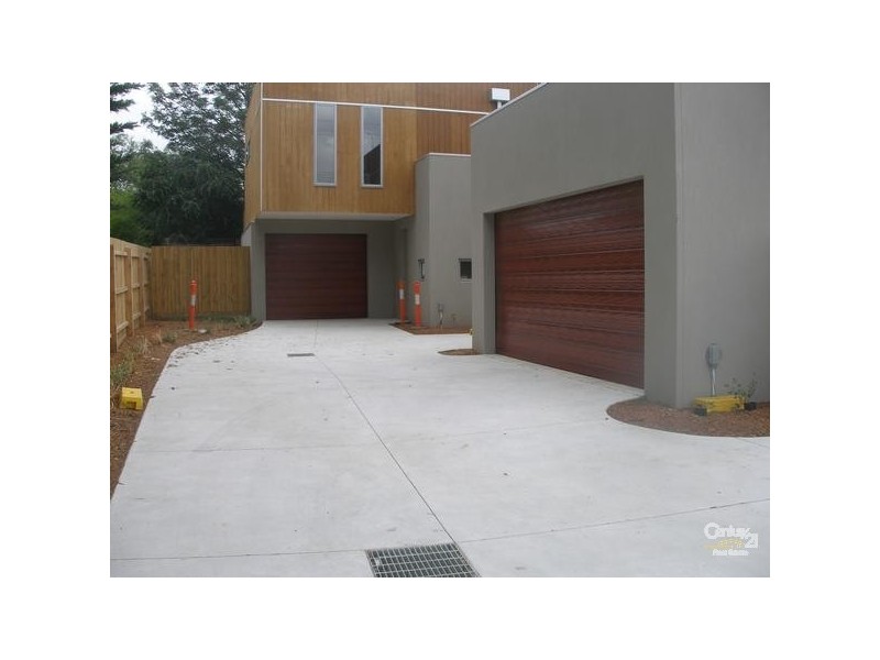 2/6 Grant Rd, Somerville VIC 3912