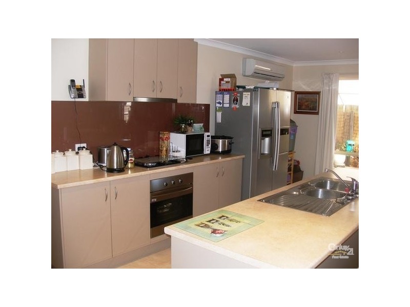 2 Regal Place, Somerville VIC 3912