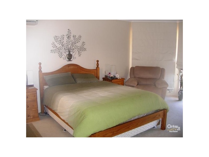 2 Regal Place, Somerville VIC 3912