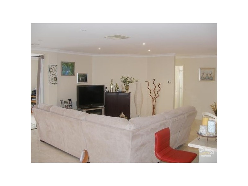 2 Regal Place, Somerville VIC 3912