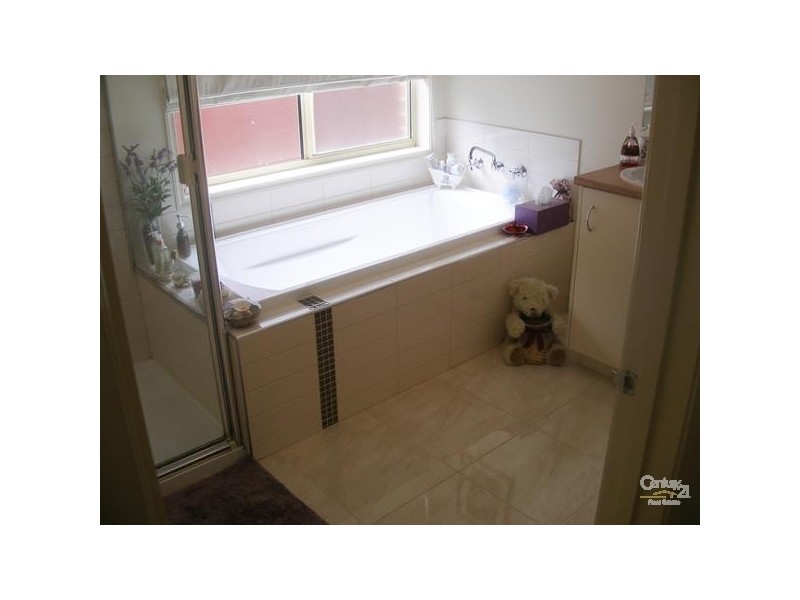 2 Regal Place, Somerville VIC 3912