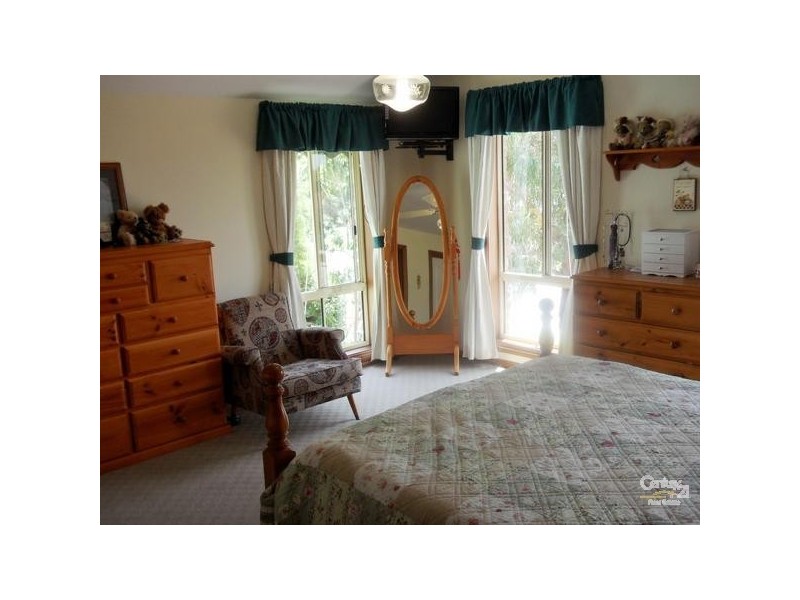 70 Graf Rd, Somerville VIC 3912