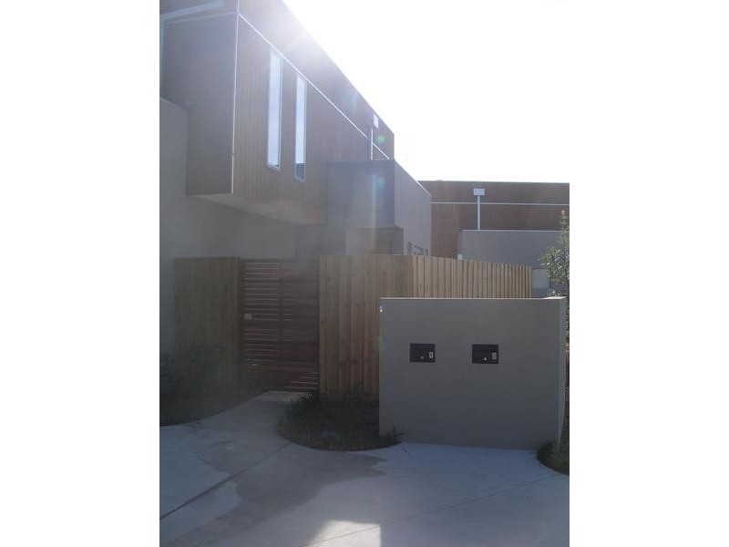 1/6 Grant Rd, Somerville VIC 3912