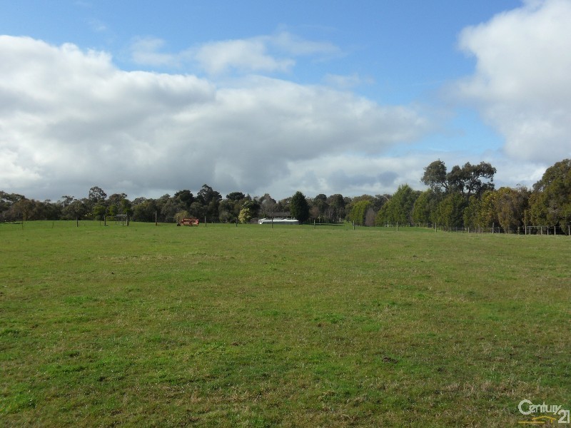 203-205 Smiths Lane, Cranbourne South VIC 3977