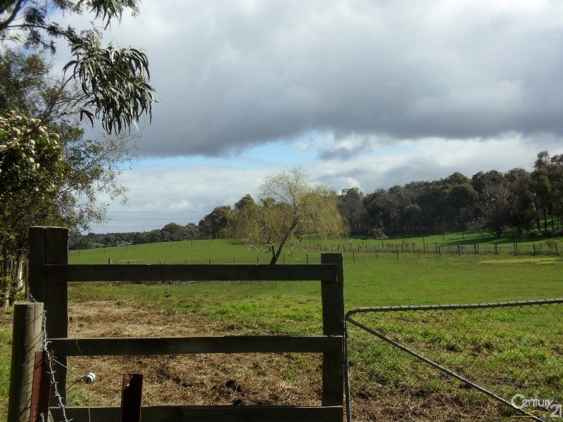 203-205 Smiths Lane, Cranbourne South VIC 3977