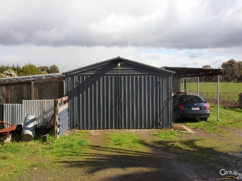 203-205 Smiths Lane, Cranbourne South VIC 3977