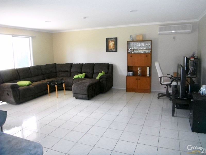 8 Petrel Court, Carrum Downs VIC 3201