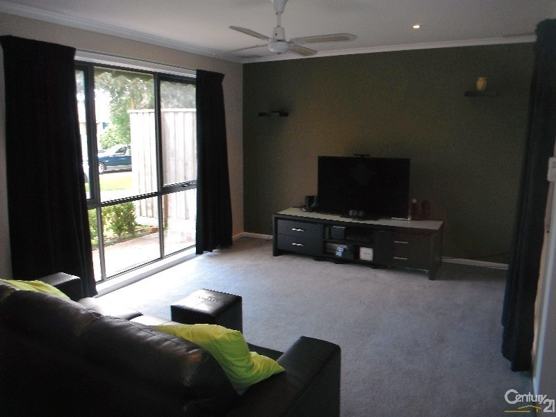 8 Petrel Court, Carrum Downs VIC 3201
