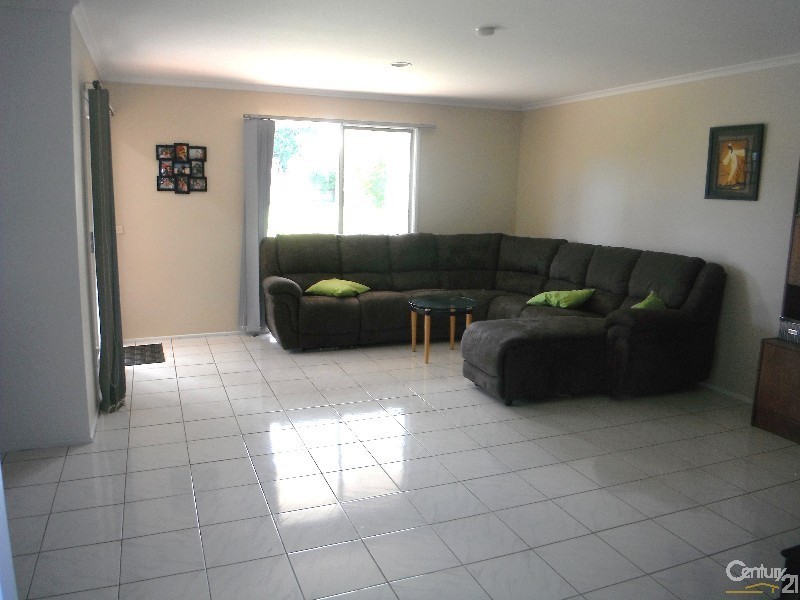 8 Petrel Court, Carrum Downs VIC 3201