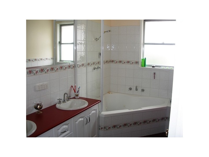 6 Juniper Court, Frankston North VIC 3200