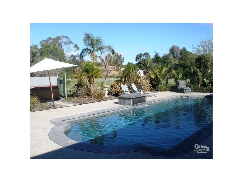 1 David Close, Somerville VIC 3912