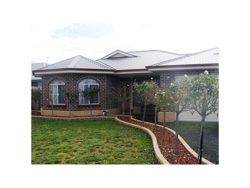 8 Matthew Circuit, Hastings VIC 3915