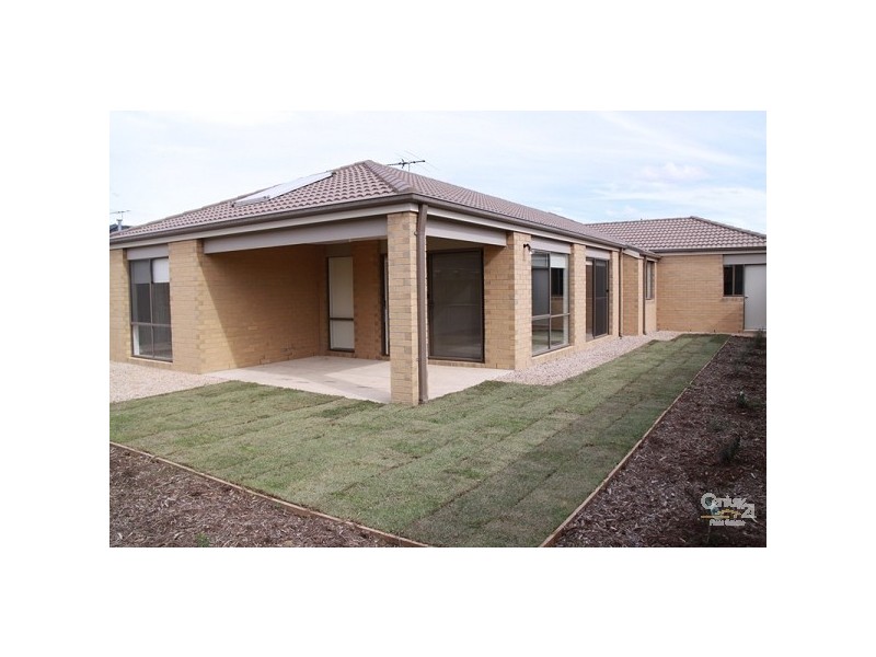 24 Barmera Way, Truganina VIC 3029