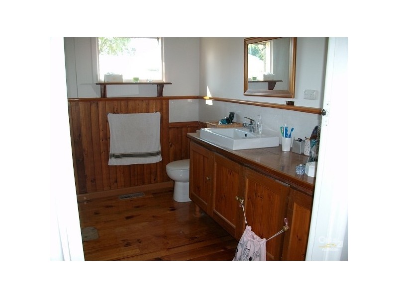 15 Alexandra Road, Ringwood East VIC 3135