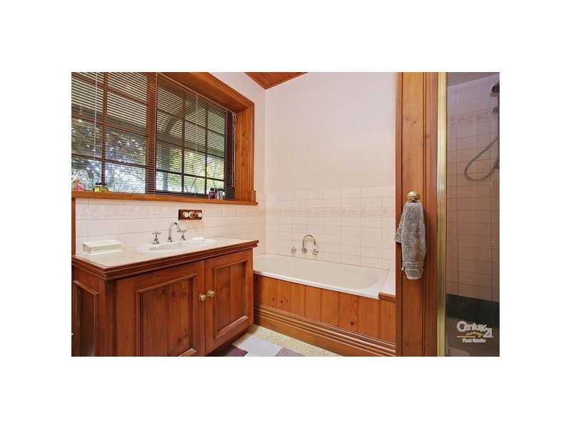 5 Grandview Avenue, Ringwood East VIC 3135