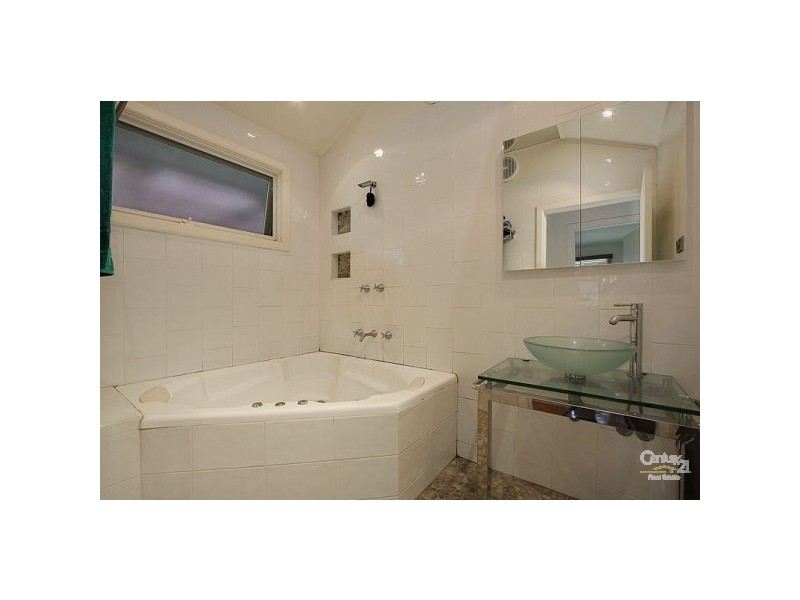 30 Gladesville Drive, Kilsyth VIC 3137