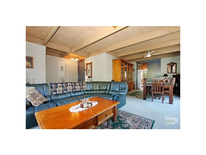 341 Warburton Highway, Wandin North VIC 3139