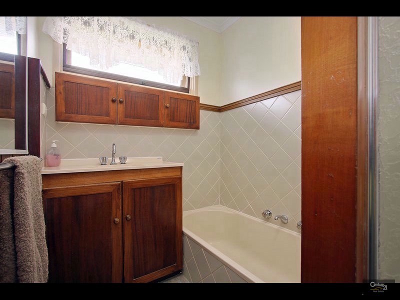 141 Cambridge Road, Mooroolbark VIC 3138